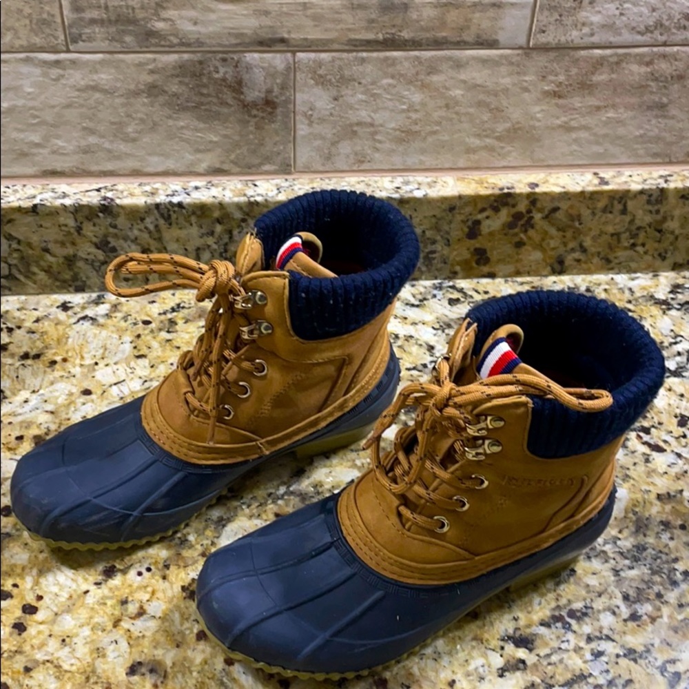 Snow boots